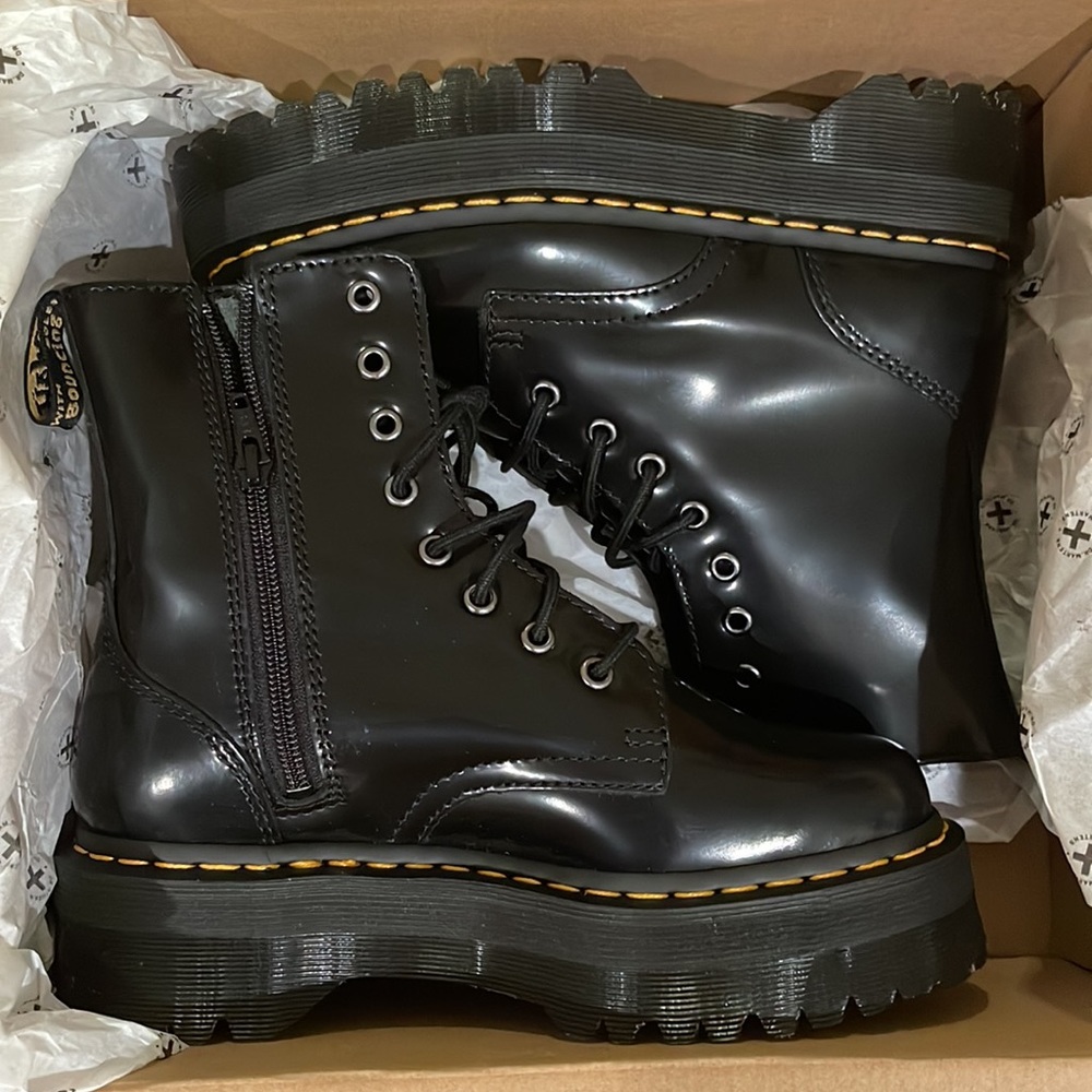 Never Worn Dr Martins blk Jardon style